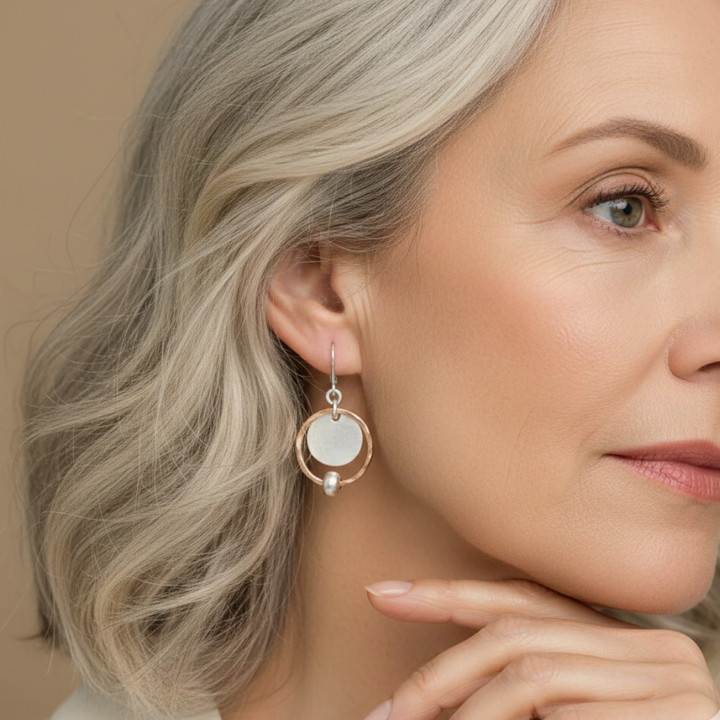 Elegantní zlaté a stříbrné náušnice s perlami