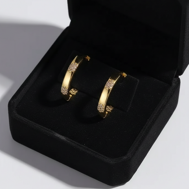 Zlaté náušnice s květinovým vzorem