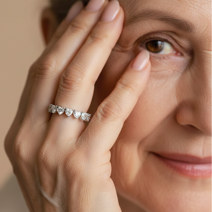 Fiona – Diamantový prsten s jemným lesklým okrajem.