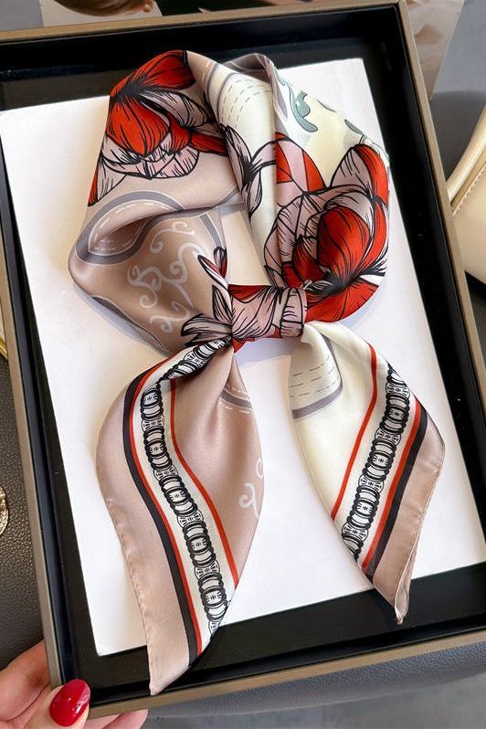 Theresa-huivi (100% hedvábí - 68 cm)